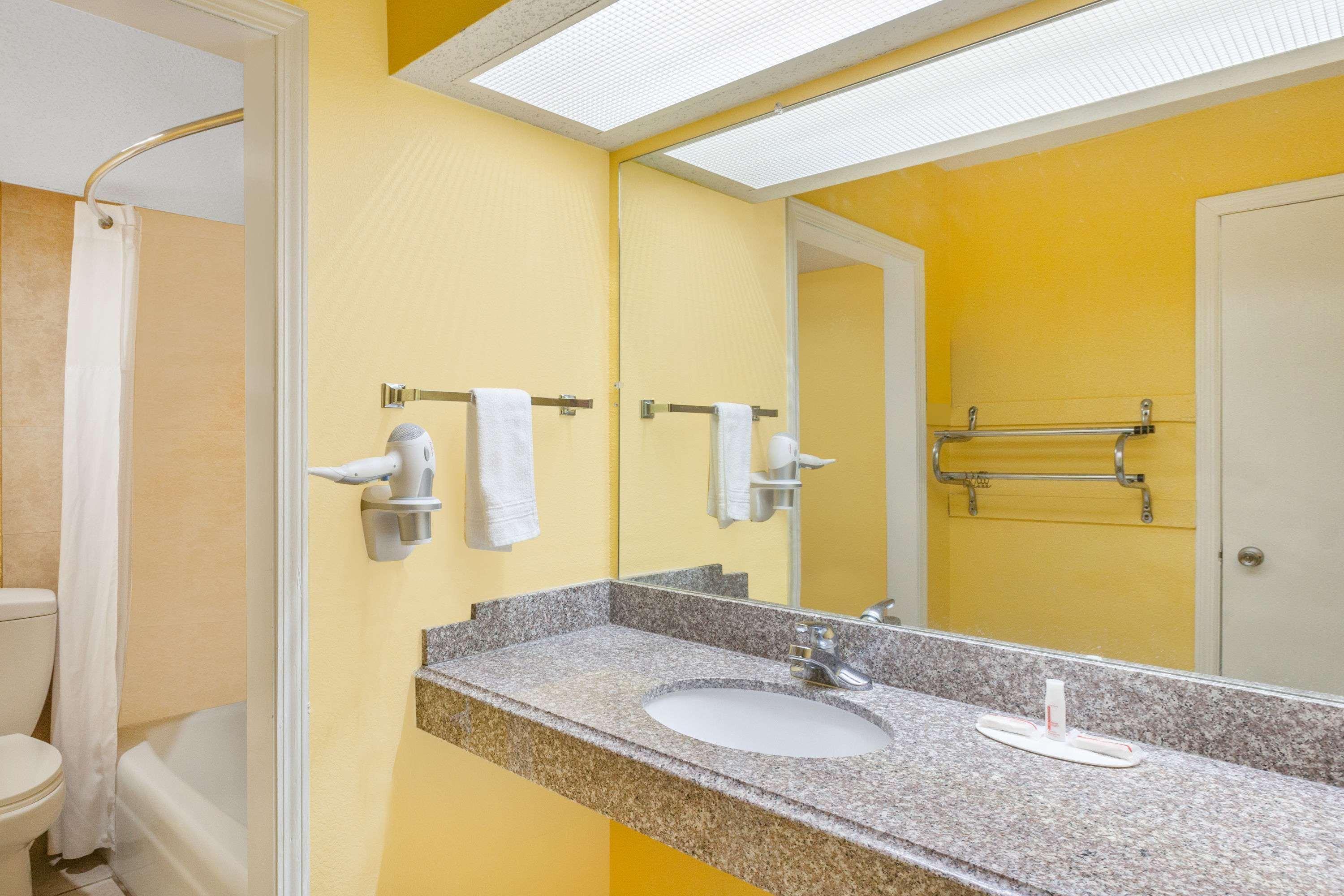 Days Inn Jacksonville Kültér fotó